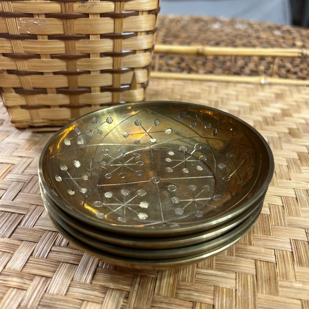 Set of 4 Vintage MCM Sarna Brass Trinket Bowls - Picture 2 of 7